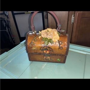 VINTAGE Handmade Holly
Hobbie Paper Mache
Decoupage Purse